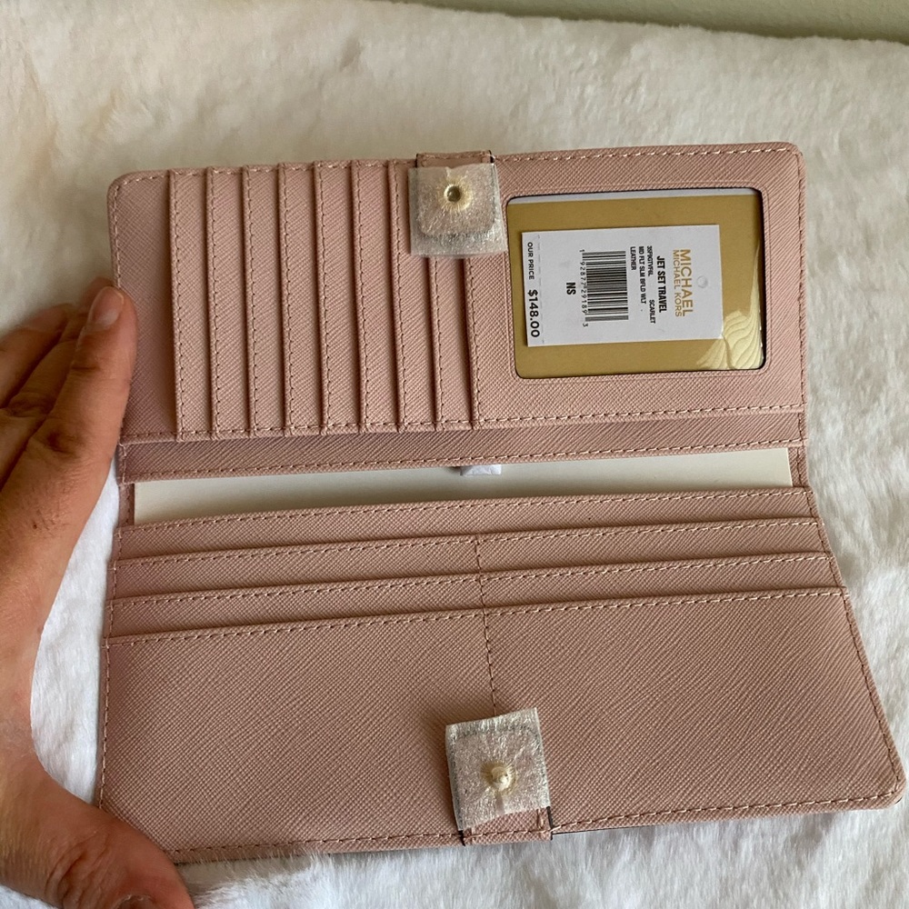 Michael Kors flat bfld wallet - Picture 6 of 7